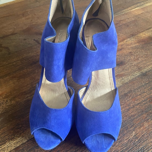 Women’s BCBGeneration Electric Blue Platform Heel - Picture 2 of 3